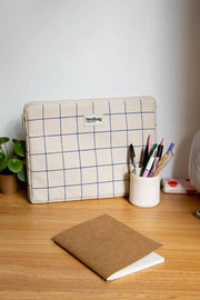 Hindbag Ava スモール 13 インチ ラップトップ ケース - オフホワイト/ブルー チェック