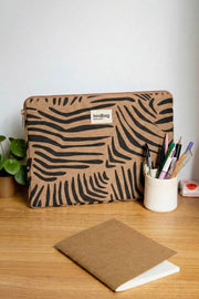 Hindbag Ava スモール 13 インチ ラップトップ ケース - シナモン ゼブラ ブラウン