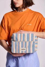 Hindbag Alix 特大トイレタリーバッグ - オレンジ/ブルーストライプ