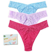 Hanky Panky シグネチャー レース オリジナル ライズ マッチボックス 3 パック Tバック - 部分的に曇ったブルー/クール ラベンダー/コーラル