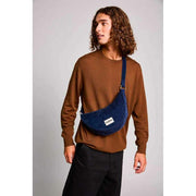 Hindbag Andrea Half Moon バッグ - ベルベット ネイビー ブルー