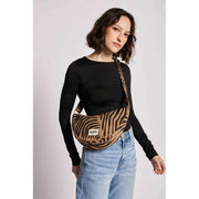 Hindbag Andrea Half Moon バッグ - ゼブラ シナモン ブラウン