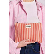 Hindbag Ema ミディアム ジップ ポーチ - レッド ストライプ