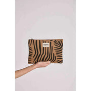 Hindbag Ema ミディアム ジップ ポーチ - ゼブラ シナモン ブラウン