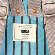 Roka キャンフィールド B スモール リサイクル キャンバス バックパック - ブルー ストライプ